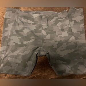 Lululemon Wundertrain Black Camo Print Leggins
